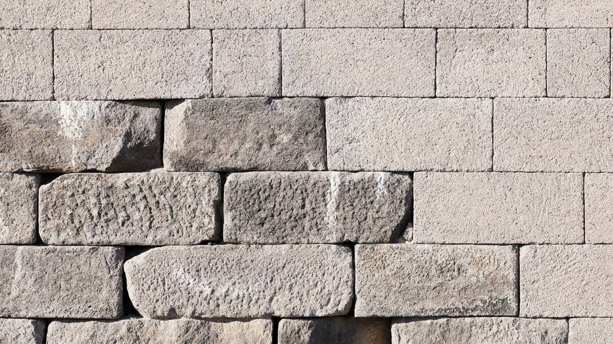 Read more about the article Fixing a boundary wall – what’s the best approach?